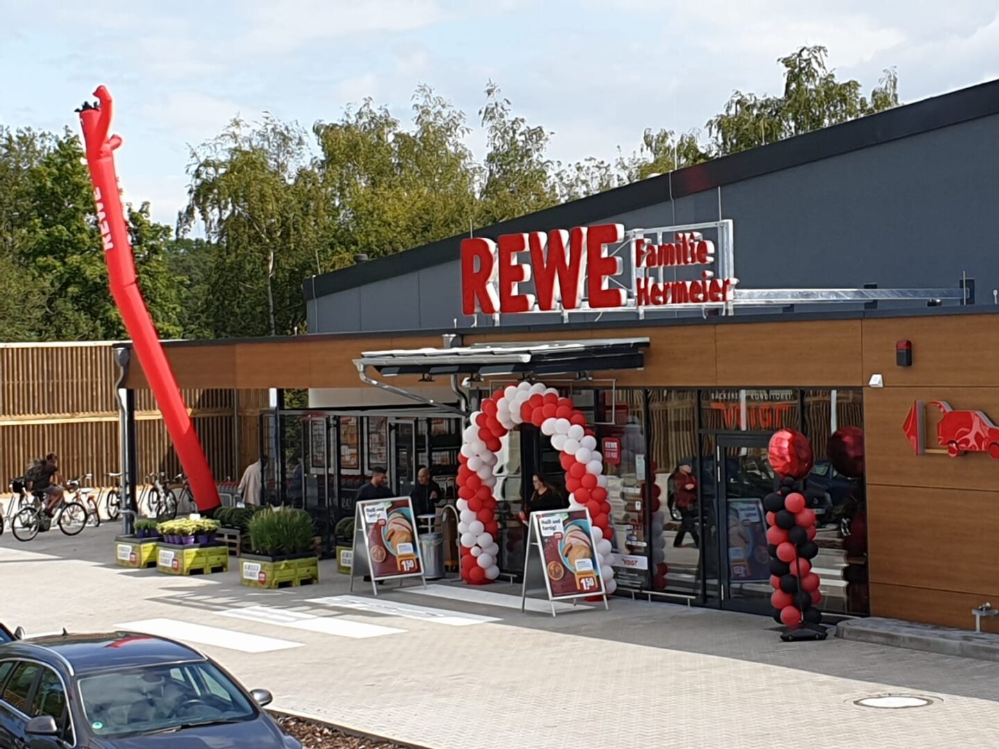 Neunkirchen-Seelscheid: Neuer REWE-Markt eröffnet.