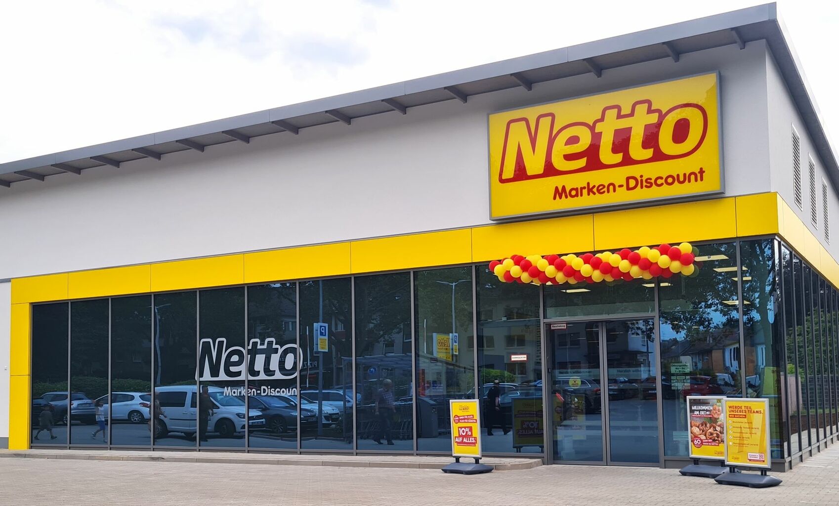 NETTO-Markt in Duisburg-Hamborn erstrahlt in neuem Glanz.